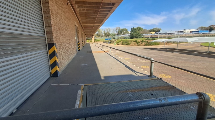To Let Commercial Property for Rent in Randjespark Gauteng