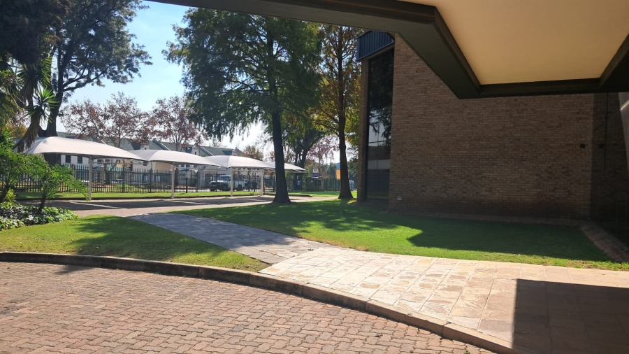 To Let Commercial Property for Rent in Randjespark Gauteng