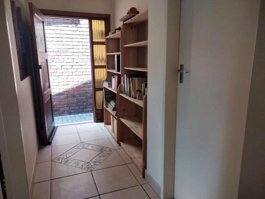 To Let 2 Bedroom Property for Rent in Bromhof Gauteng