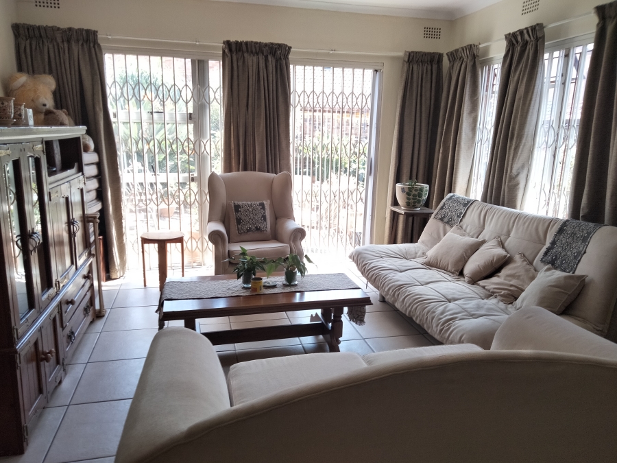 To Let 2 Bedroom Property for Rent in Bromhof Gauteng