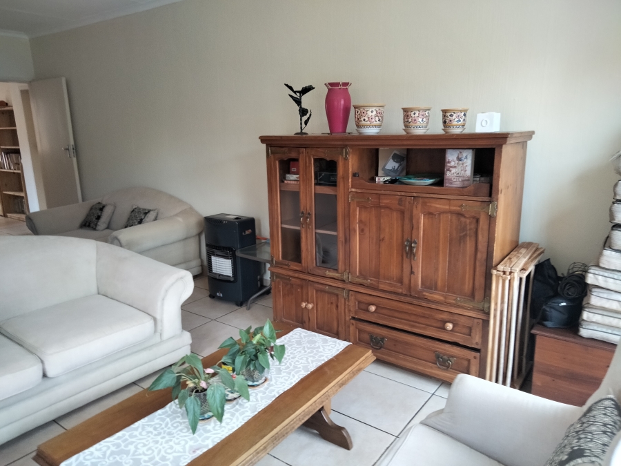 To Let 2 Bedroom Property for Rent in Bromhof Gauteng