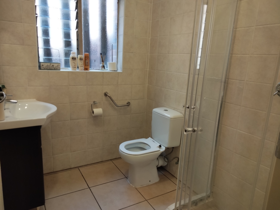 To Let 2 Bedroom Property for Rent in Bromhof Gauteng