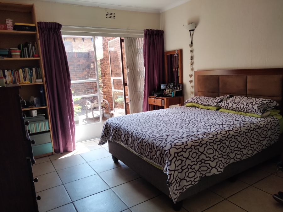 To Let 2 Bedroom Property for Rent in Bromhof Gauteng