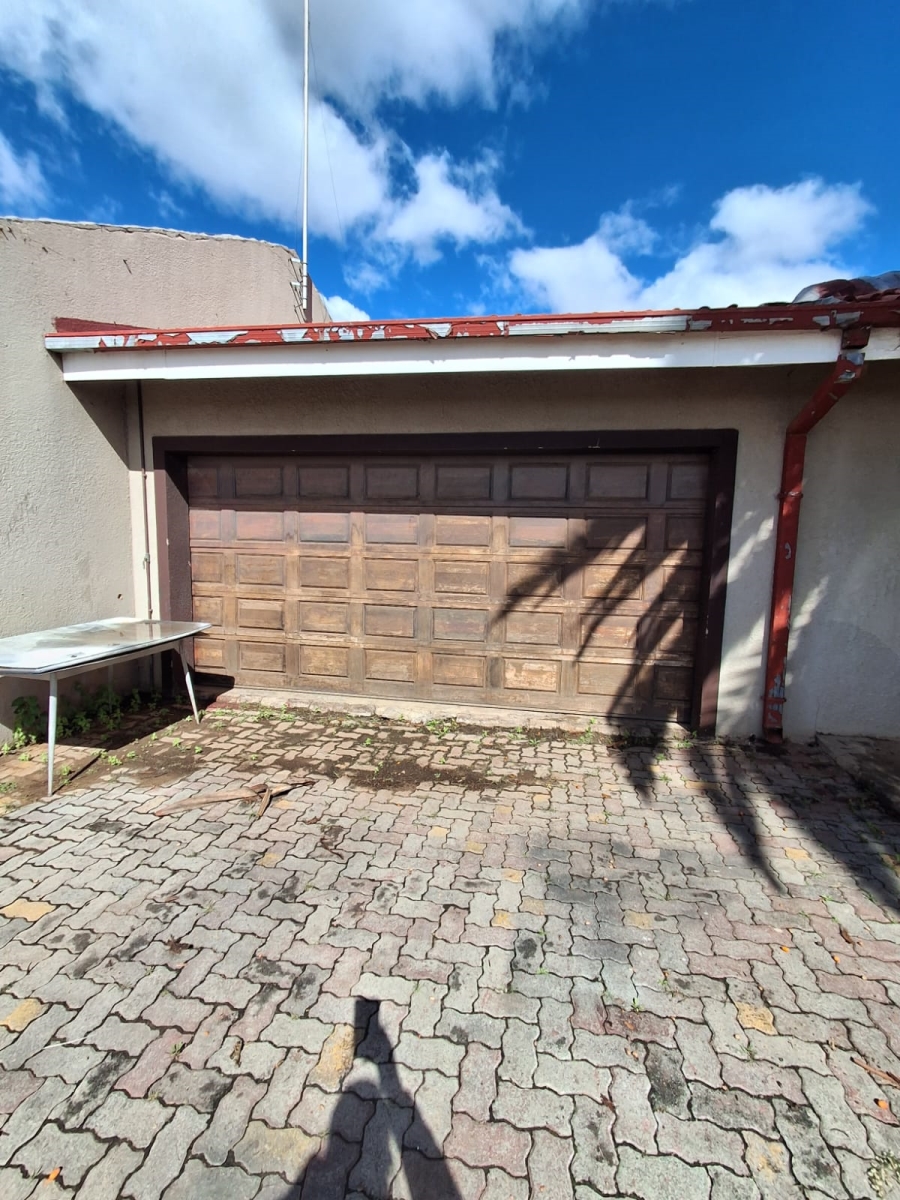 3 Bedroom Property for Sale in Unitas Park Gauteng