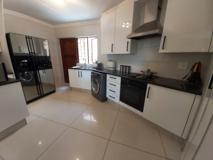 To Let 4 Bedroom Property for Rent in Bassonia Gauteng