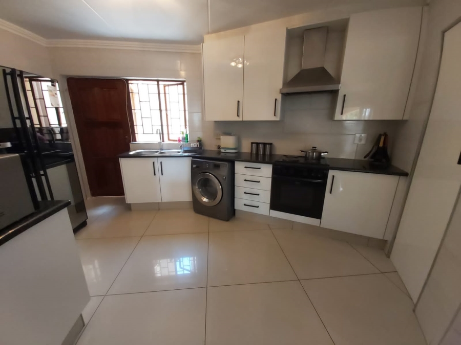 To Let 4 Bedroom Property for Rent in Bassonia Gauteng
