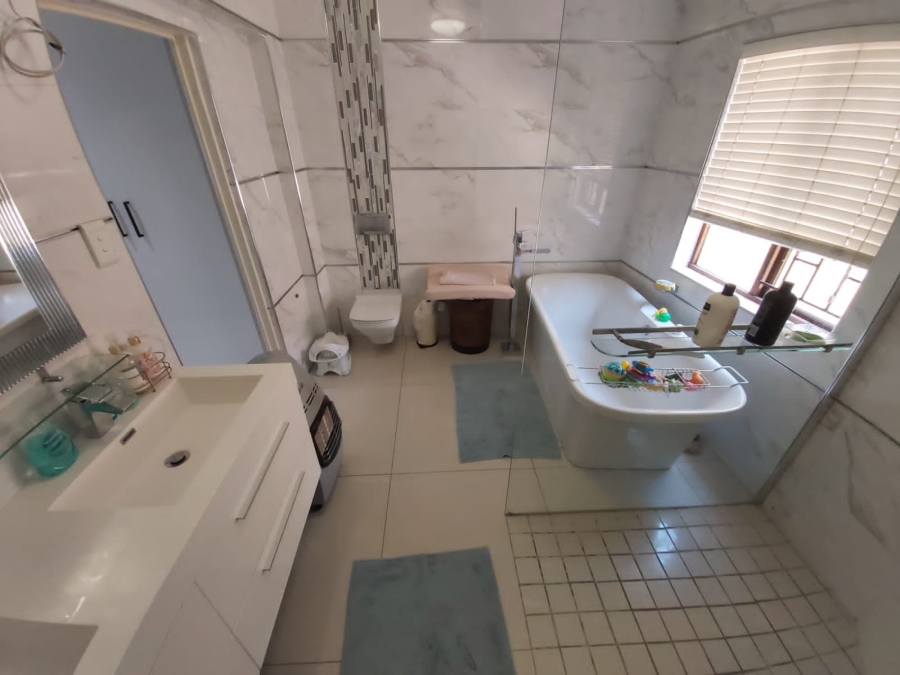 To Let 4 Bedroom Property for Rent in Bassonia Gauteng