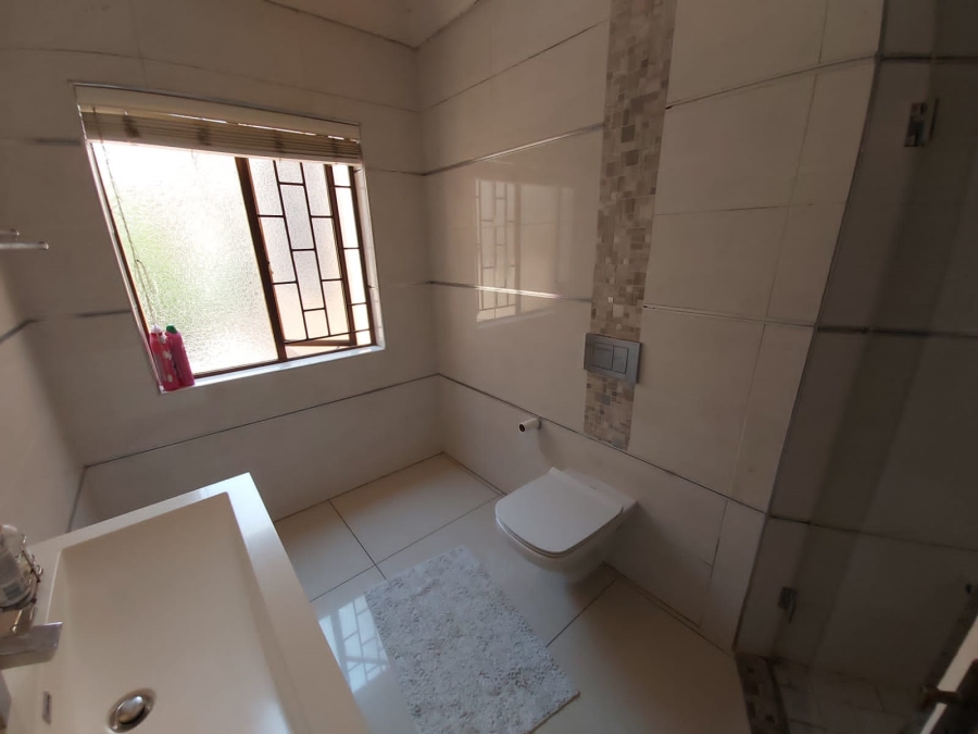 To Let 4 Bedroom Property for Rent in Bassonia Gauteng