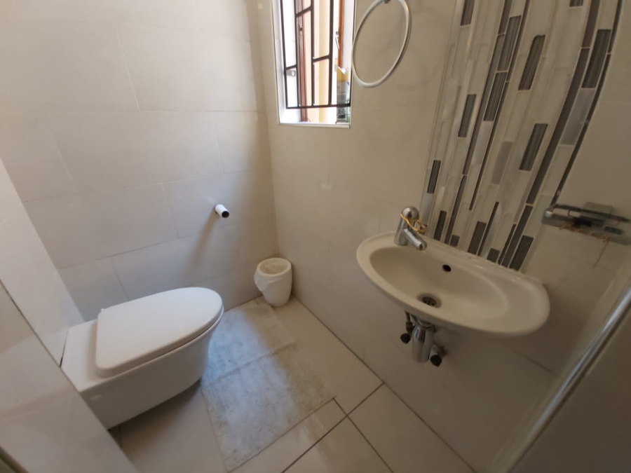 To Let 4 Bedroom Property for Rent in Bassonia Gauteng