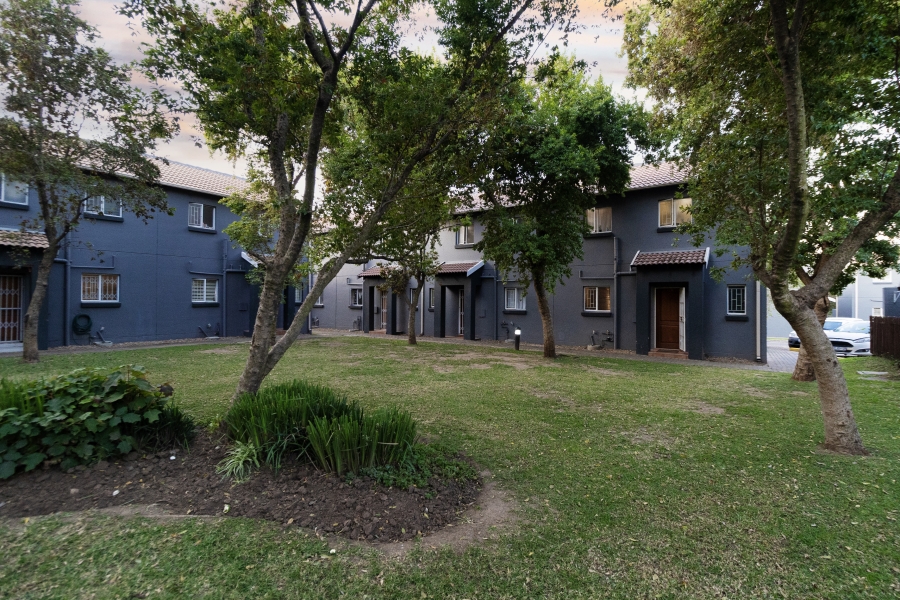 2 Bedroom Property for Sale in Greenstone Hill Gauteng