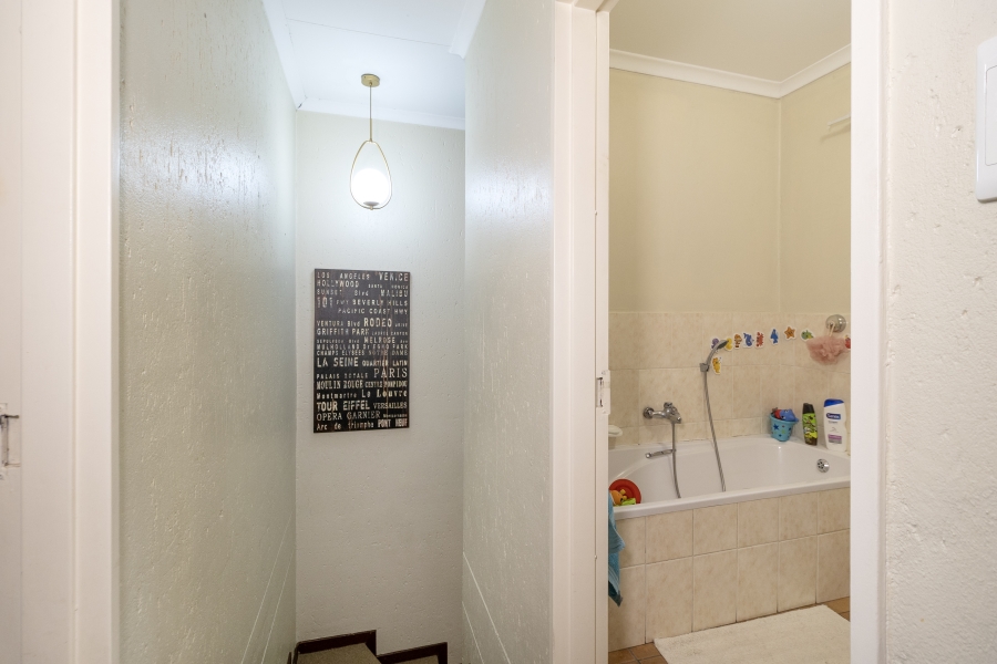 2 Bedroom Property for Sale in Greenstone Hill Gauteng
