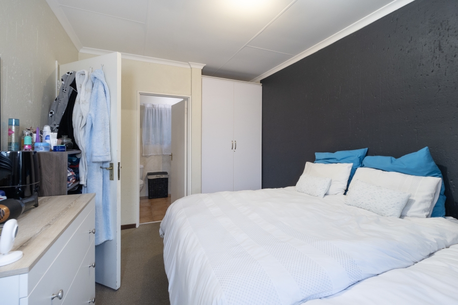 2 Bedroom Property for Sale in Greenstone Hill Gauteng