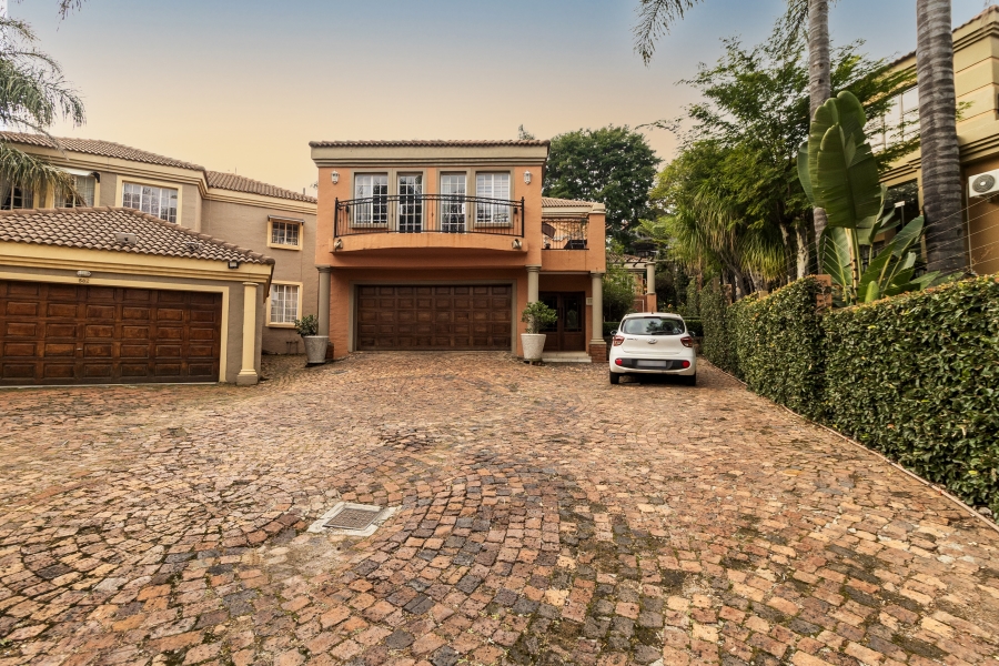 5 Bedroom Property for Sale in Faerie Glen Gauteng