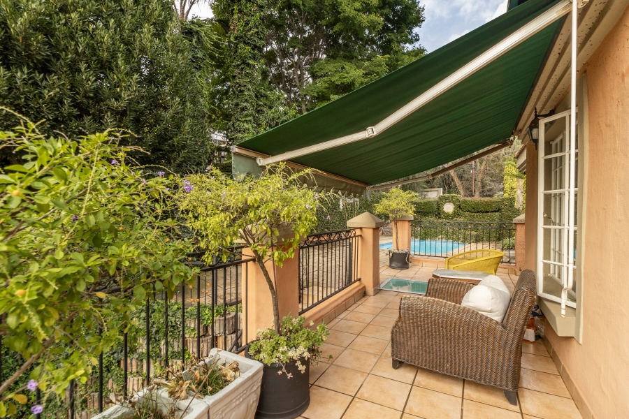 5 Bedroom Property for Sale in Faerie Glen Gauteng