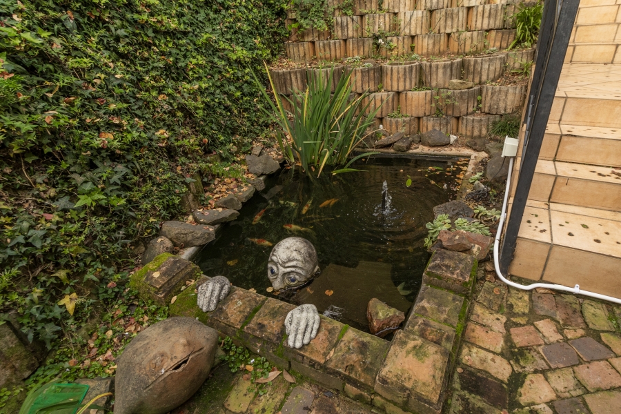5 Bedroom Property for Sale in Faerie Glen Gauteng
