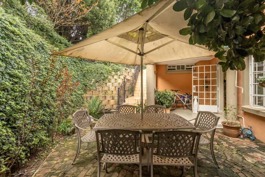 5 Bedroom Property for Sale in Faerie Glen Gauteng