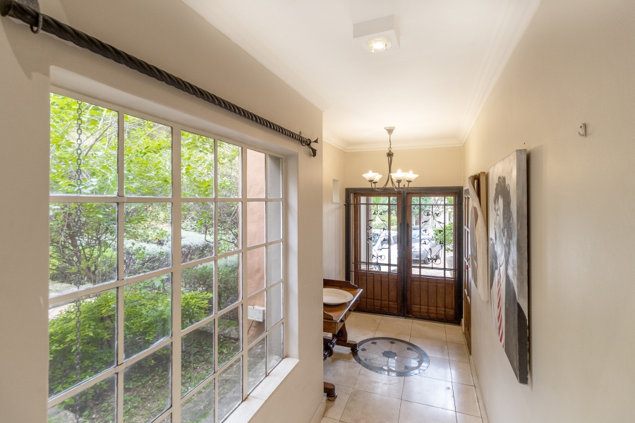5 Bedroom Property for Sale in Faerie Glen Gauteng