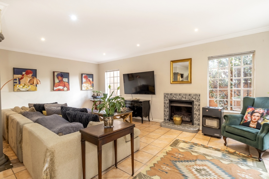 5 Bedroom Property for Sale in Faerie Glen Gauteng
