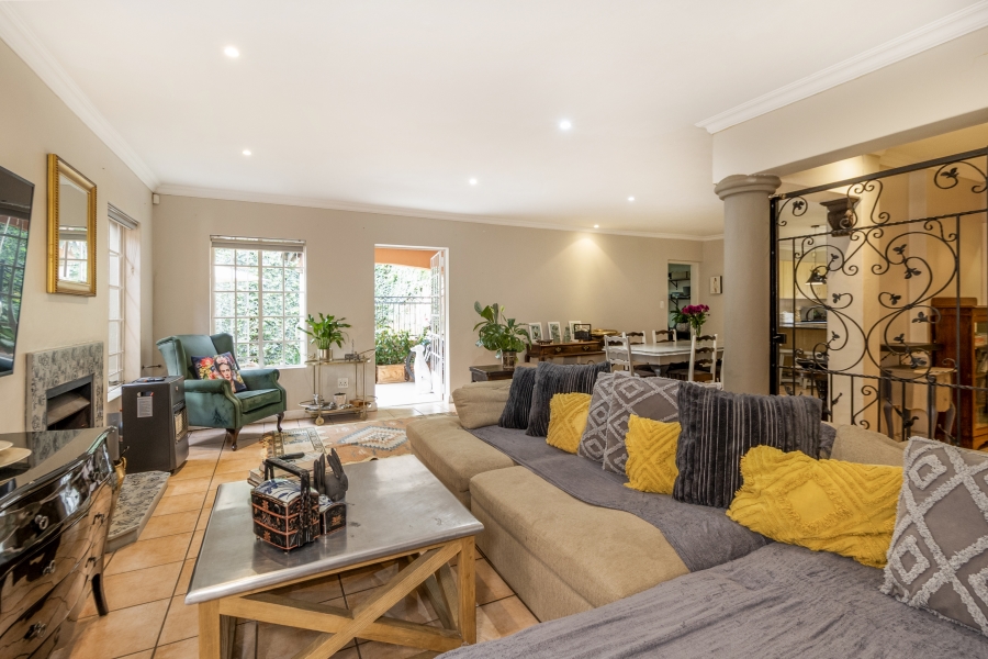 5 Bedroom Property for Sale in Faerie Glen Gauteng
