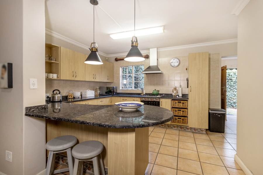 5 Bedroom Property for Sale in Faerie Glen Gauteng