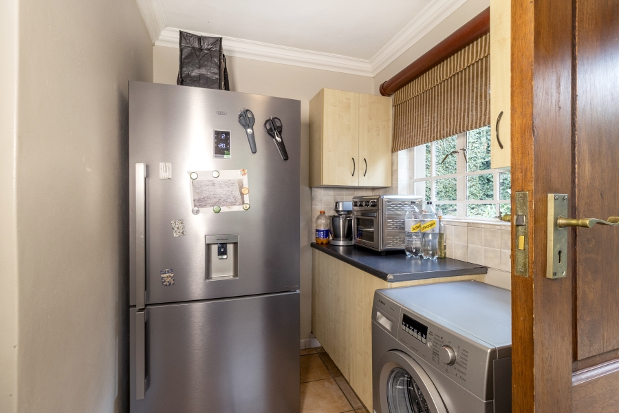 5 Bedroom Property for Sale in Faerie Glen Gauteng