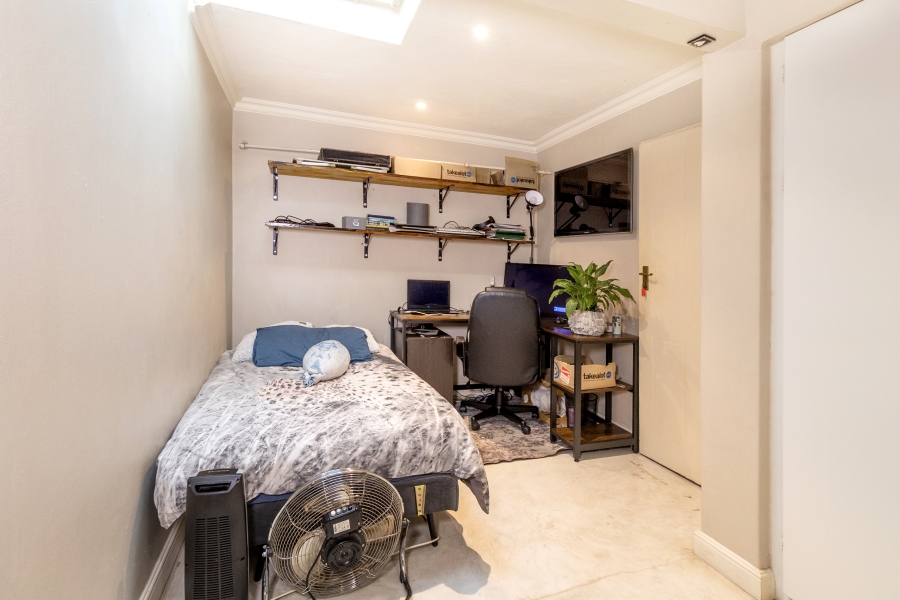5 Bedroom Property for Sale in Faerie Glen Gauteng