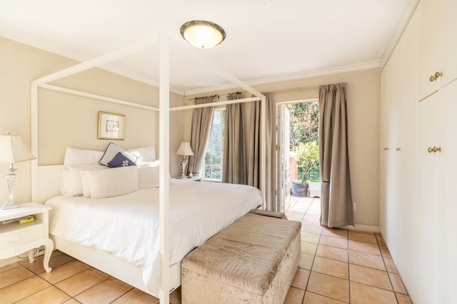 5 Bedroom Property for Sale in Faerie Glen Gauteng