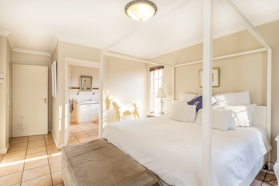 5 Bedroom Property for Sale in Faerie Glen Gauteng