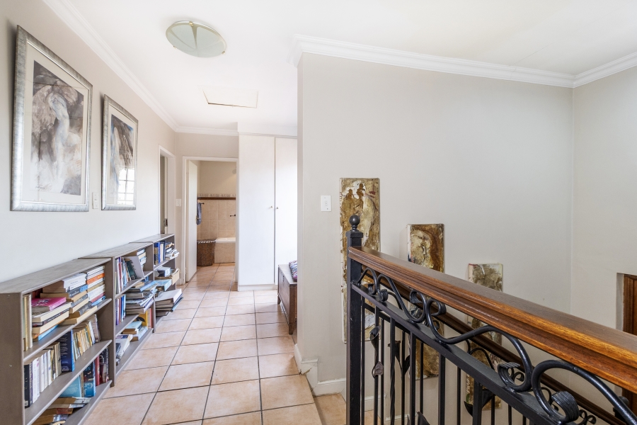 5 Bedroom Property for Sale in Faerie Glen Gauteng
