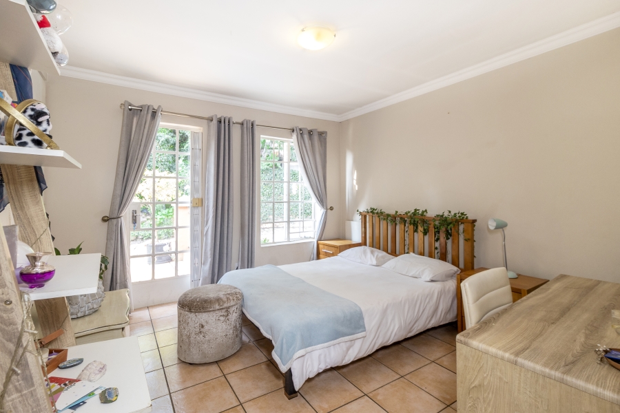 5 Bedroom Property for Sale in Faerie Glen Gauteng