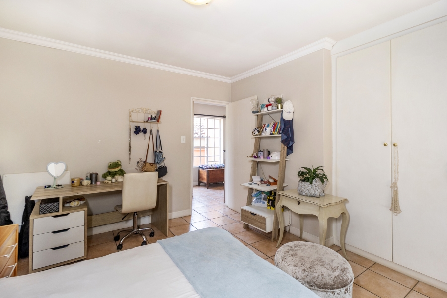 5 Bedroom Property for Sale in Faerie Glen Gauteng