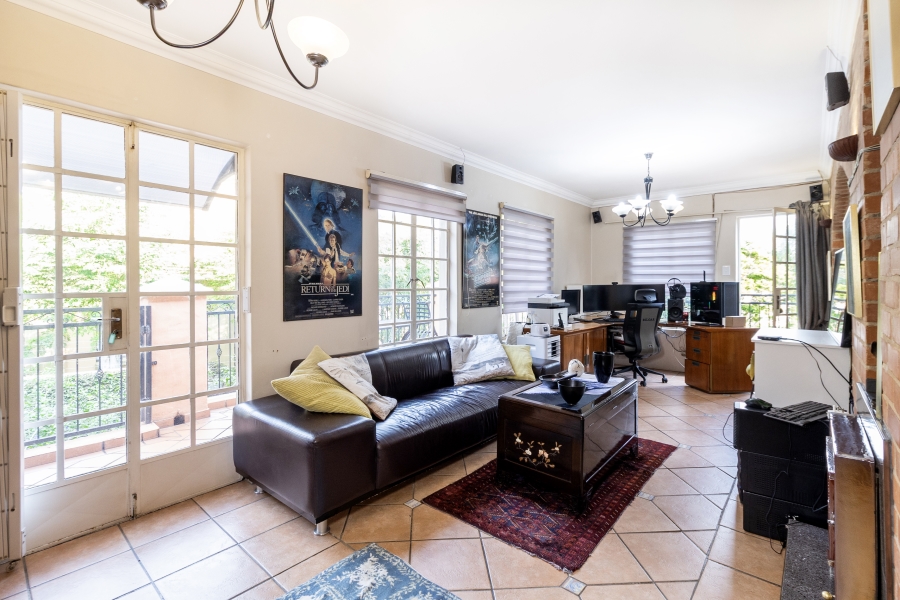 5 Bedroom Property for Sale in Faerie Glen Gauteng