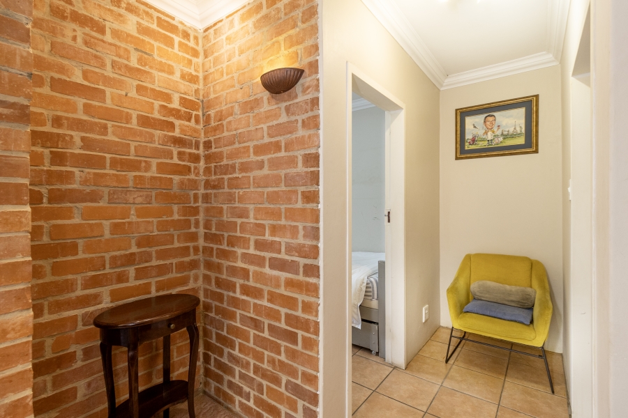5 Bedroom Property for Sale in Faerie Glen Gauteng