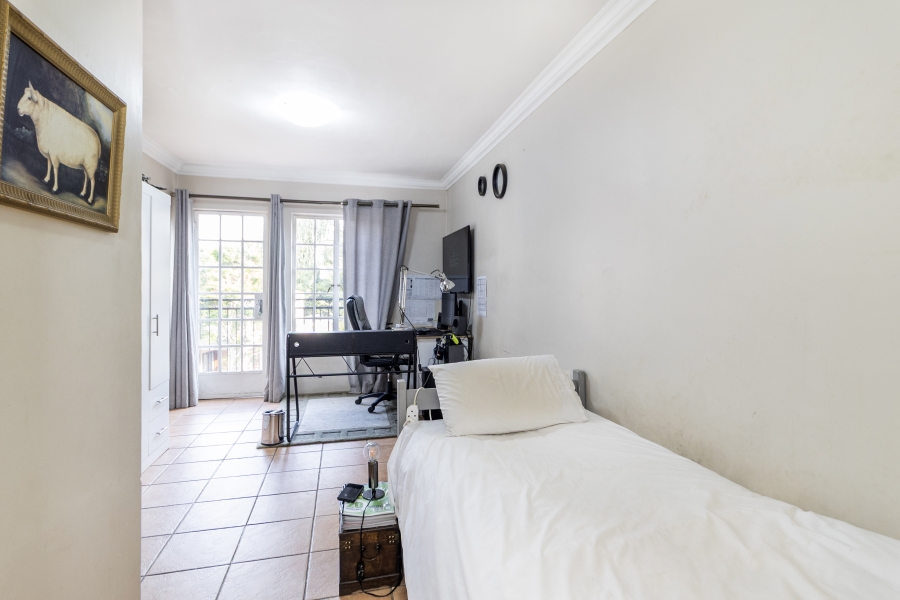 5 Bedroom Property for Sale in Faerie Glen Gauteng