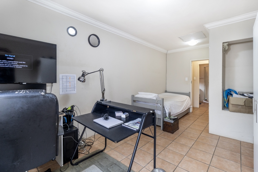5 Bedroom Property for Sale in Faerie Glen Gauteng