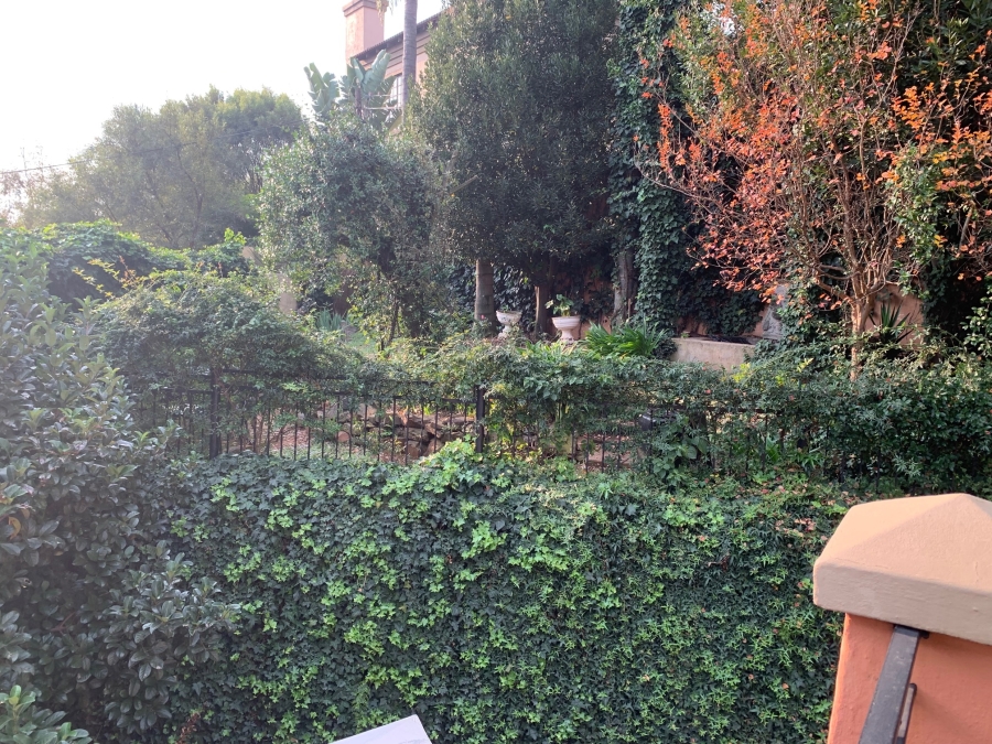 5 Bedroom Property for Sale in Faerie Glen Gauteng