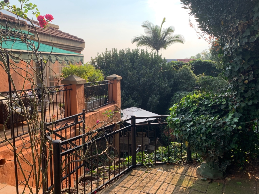 5 Bedroom Property for Sale in Faerie Glen Gauteng
