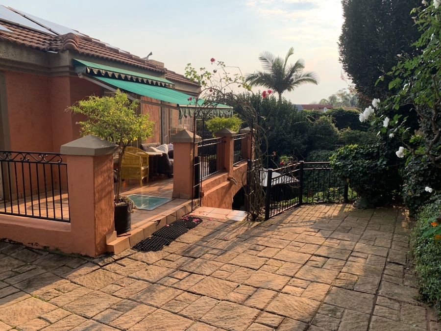 5 Bedroom Property for Sale in Faerie Glen Gauteng