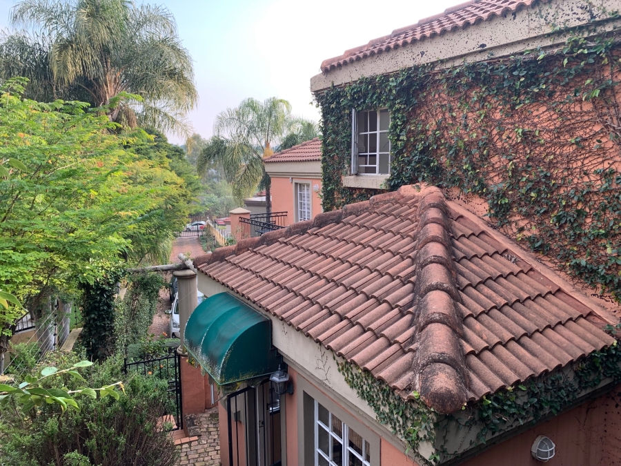 5 Bedroom Property for Sale in Faerie Glen Gauteng