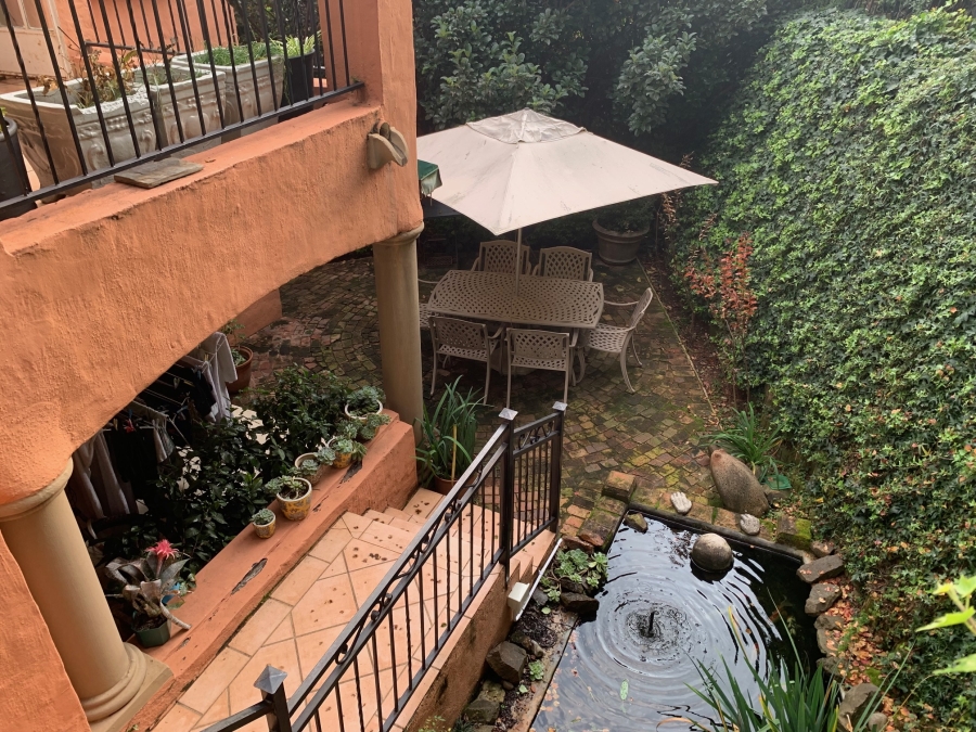 5 Bedroom Property for Sale in Faerie Glen Gauteng
