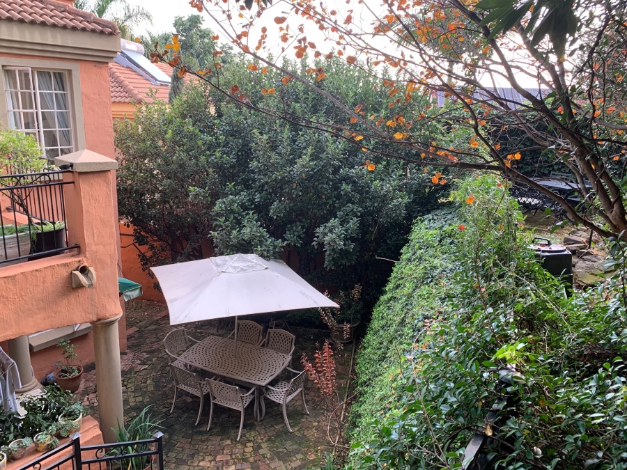 5 Bedroom Property for Sale in Faerie Glen Gauteng