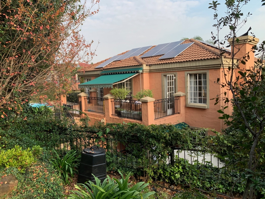5 Bedroom Property for Sale in Faerie Glen Gauteng