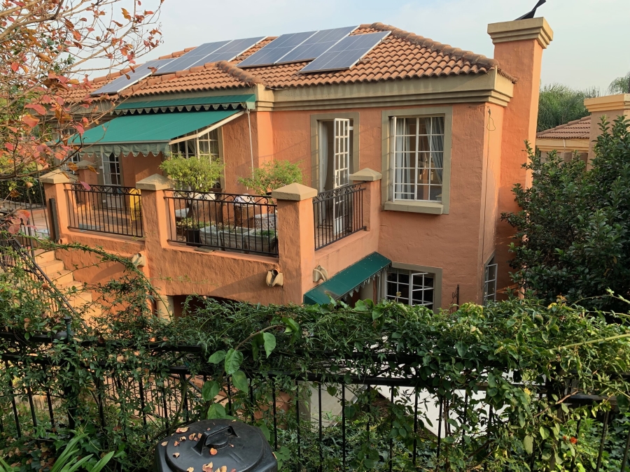 5 Bedroom Property for Sale in Faerie Glen Gauteng