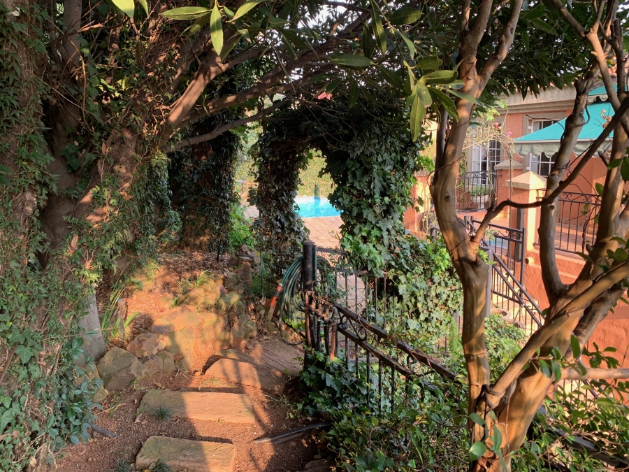 5 Bedroom Property for Sale in Faerie Glen Gauteng