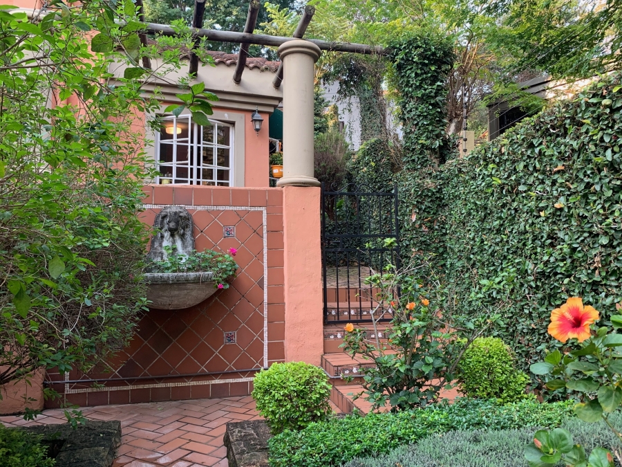 5 Bedroom Property for Sale in Faerie Glen Gauteng
