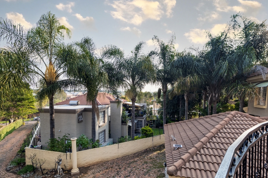 5 Bedroom Property for Sale in Faerie Glen Gauteng