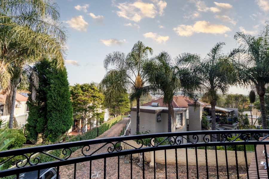 5 Bedroom Property for Sale in Faerie Glen Gauteng