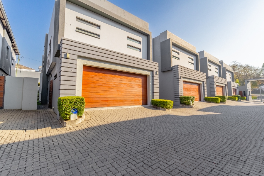 3 Bedroom Property for Sale in Bryanston Gauteng