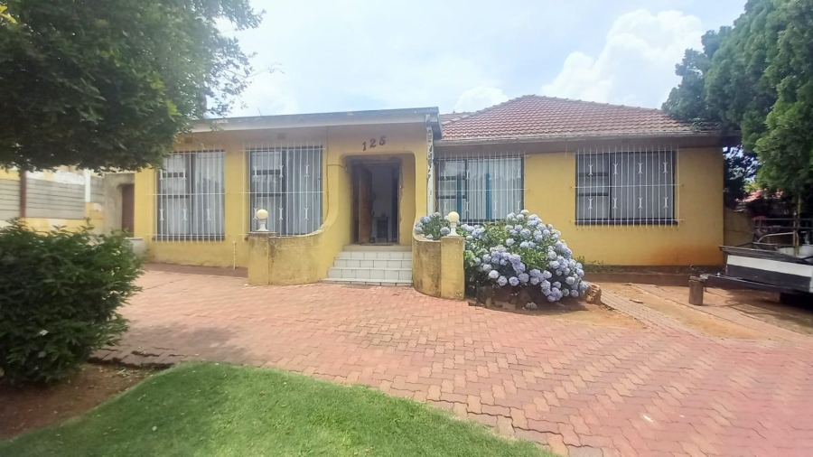 3 Bedroom Property for Sale in Linmeyer Gauteng
