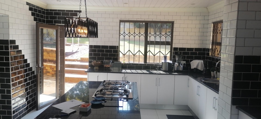 3 Bedroom Property for Sale in Linmeyer Gauteng